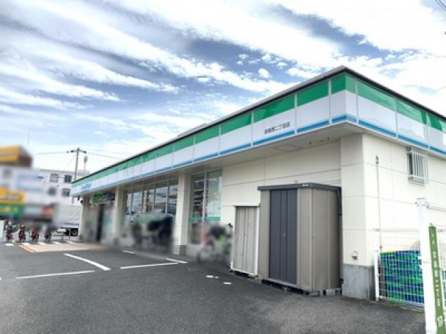 コンビニ　ファミリーマート吉島西二丁目店（コンビニ）まで266m