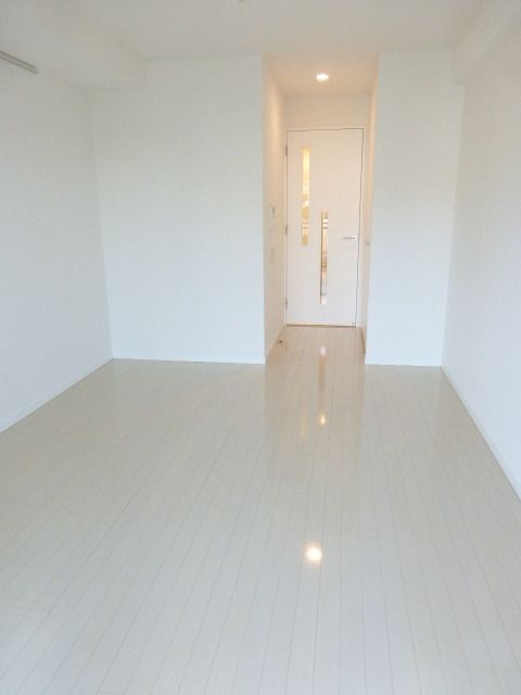 その他部屋・スペース　白の基調のおしゃれなフローリングです