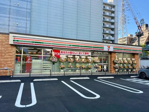 コンビニ　セブンイレブン 横浜アリーナ前店（コンビニ）まで150m