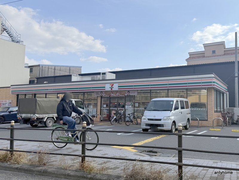 コンビニ　セブン-イレブン 大阪巽東４丁目店（コンビニ）まで675m