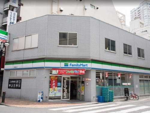 コンビニ　ファミリーマート 立教通り店（コンビニ）まで137m