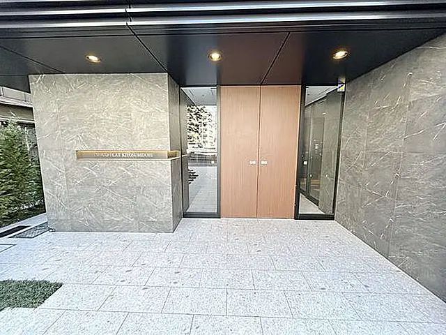 エントランス　落ち着いたエントランスです