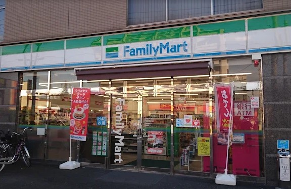 コンビニ　ファミリーマート 戸田駅西口店（コンビニ）まで219m