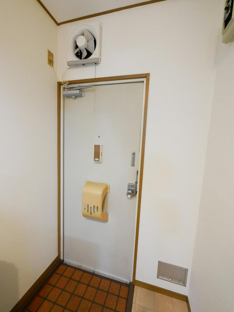 ハイツAの玄関写真