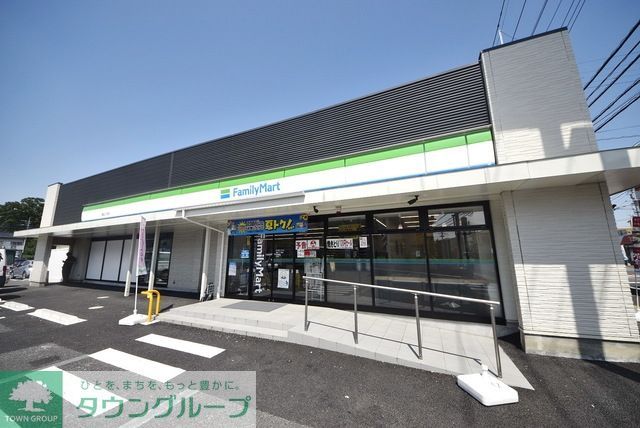 コンビニ　ファミリーマート草加2丁目店（コンビニ）まで317m