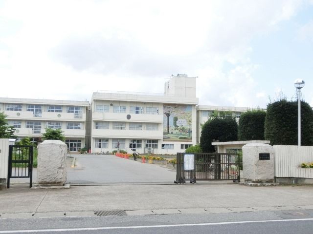 小学校　八街市立実住小学校（小学校）まで482m