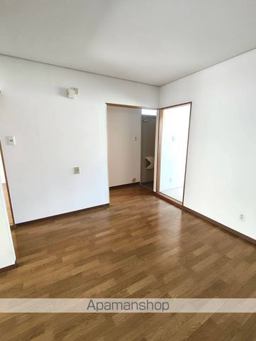 パレーシャル津秦の居間写真