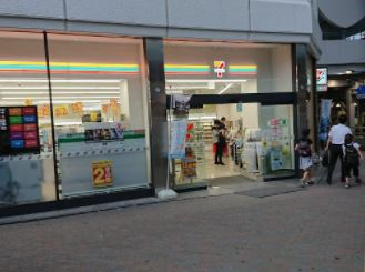 コンビニ　セブンイレブン渋谷区役所店（コンビニ）まで291m