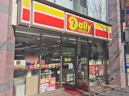 コンビニ　デイリーヤマザキ 六本木3丁目店（コンビニ）まで84m