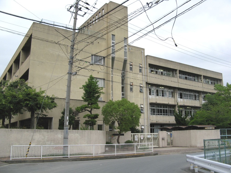 中学校　四條畷市立四條畷西中学校（中学校）まで962m