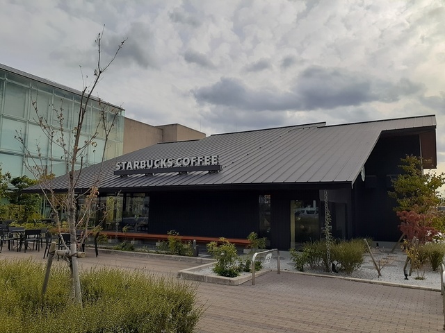 飲食店　スターバックスコーヒー堺（飲食店）まで1700m