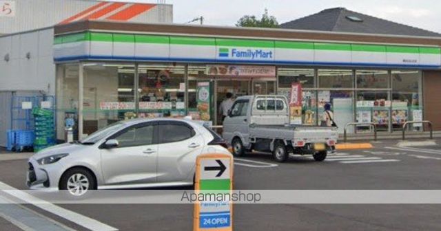 コンビニ　ファミリーマート（コンビニ）まで537m