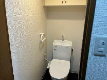 トイレ　温水洗浄便座。