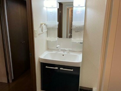 洗面設備　嬉しい独立洗面台付き。