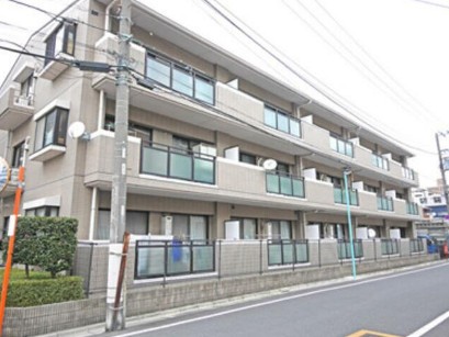建物外観　鉄筋コンクリート造のがっちりとした建物。