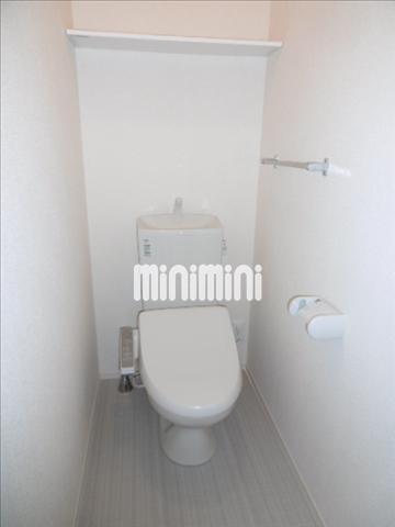 トイレ　人気のシャワー付きのトイレです。