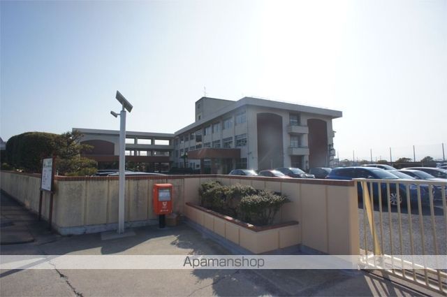 小学校　斑鳩町立斑鳩東小学校（小学校）まで402m