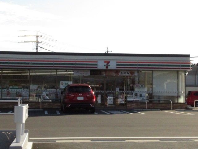 コンビニ　セブンイレブン（コンビニ）まで550m