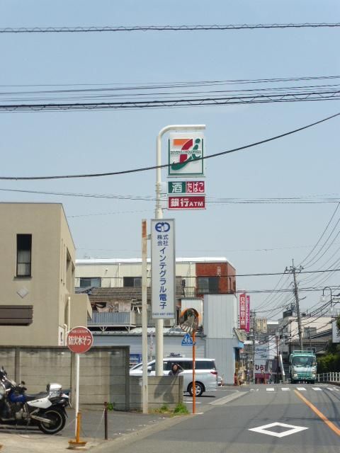 コンビニ　セブンイレブン（コンビニ）まで320m