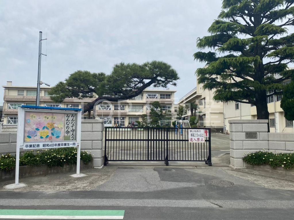 小学校　千葉市立稲毛小学校（小学校）まで530m