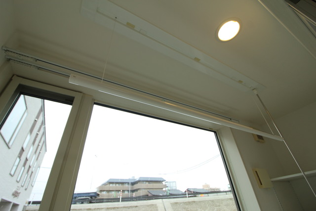 その他設備　室内物干し付き