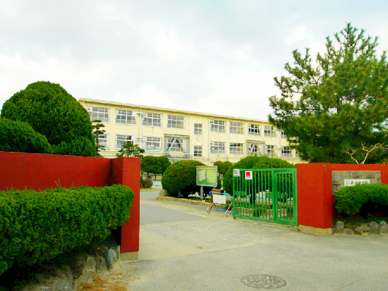 中学校　福岡市立和白中学校（中学校）まで2140m