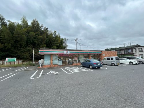 コンビニ　セブンイレブン 流山長崎小学校前店（コンビニ）まで308m