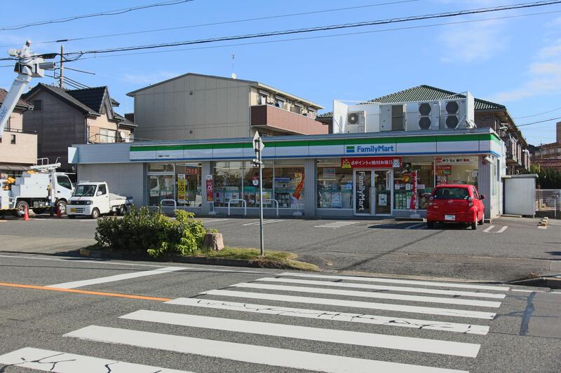 コンビニ　ファミリーマート神郷町一丁目店（コンビニ）まで392m