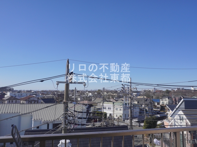 眺望　バルコニーからの景色です！圧迫感がないので暮らしやすい♪