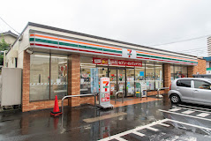 コンビニ　セブンイレブン足立六月3丁目店（コンビニ）まで375m