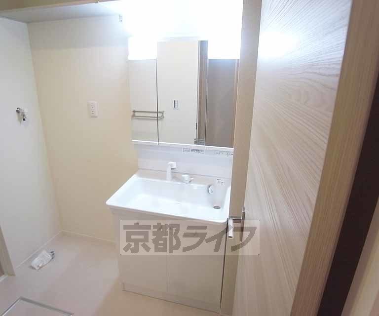 洗面設備　独立洗面台です。