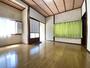 居室・リビング　玄関から入ってすぐの洋室7帖♪明るいお部屋です！