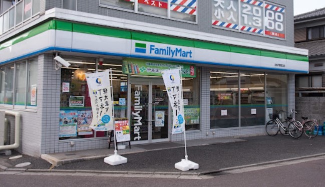 コンビニ　ファミリーマート 北松戸駅西口店（コンビニ）まで72m