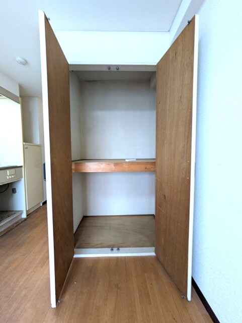 収納　清掃前のお写真です。