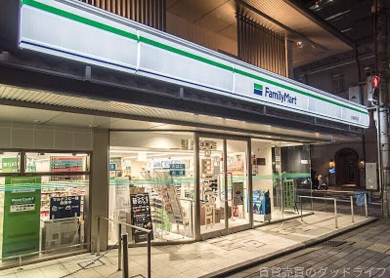 コンビニ　ファミリーマート七条新町店（コンビニ）まで63m