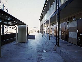 玄関　備品や設備仕様は号室等により異なります。現地をご確認下さい。