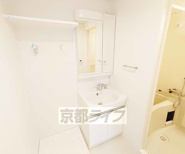 洗面設備　忙しい朝に嬉しい独立洗面台を完備しています。