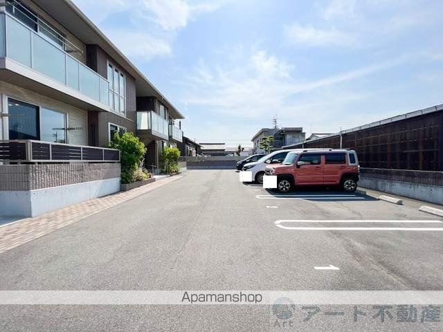 駐車場　駐車場