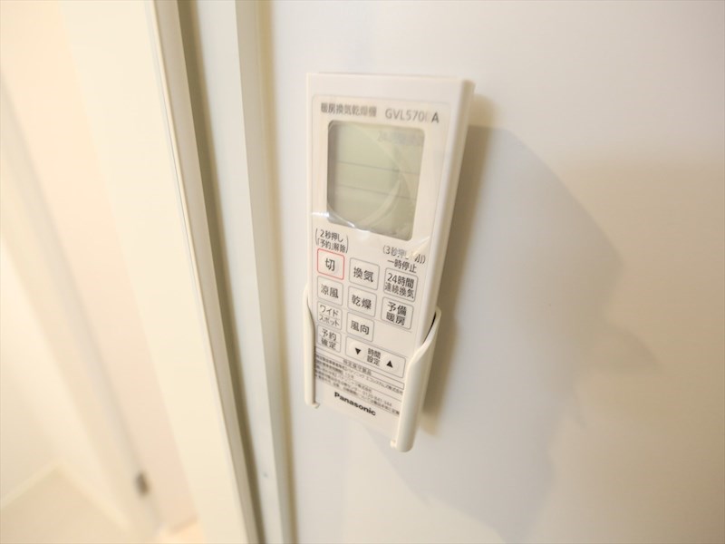 その他設備　浴室暖房乾燥機付き