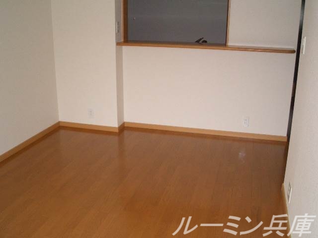 メゾンオルタンシアIIの居間写真