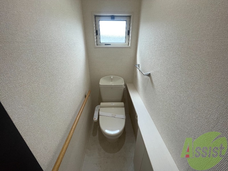 トイレ　トイレは広すぎず狭すぎないちょうどいいサイズ感です。