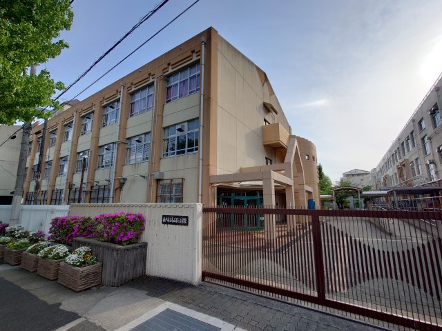 小学校　神戸市立本山第三小学校（小学校）まで437m