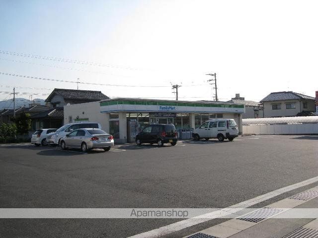 コンビニ　ファミリーマート福山曙店（コンビニ）まで560m