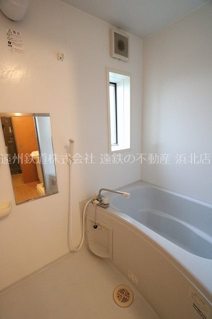 バス・シャワールーム　※同じタイプの別のお部屋です