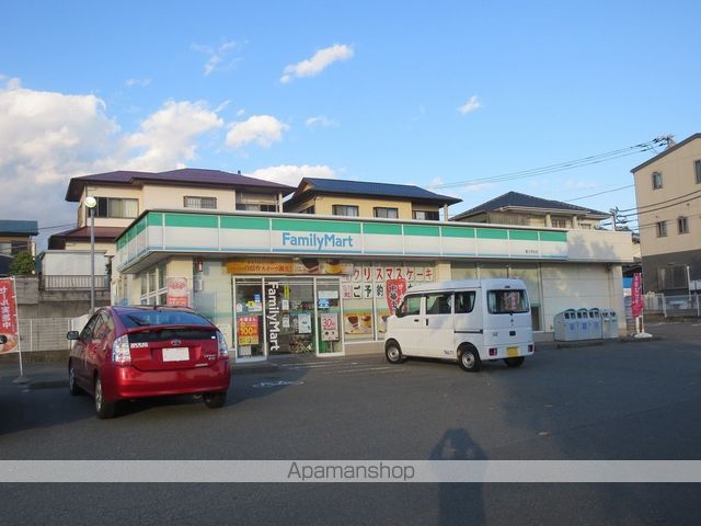 コンビニ　ファミリーマート富士見台店（コンビニ）まで938m