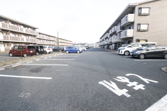 駐車場　【空要確認】敷地内駐車場