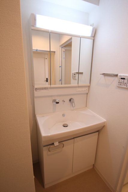 洗面設備　同間取の反転部屋の参考写真です。