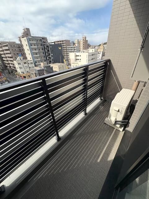 バルコニー　お天気のいい日は洗濯物も気持ちよく干せますね！
