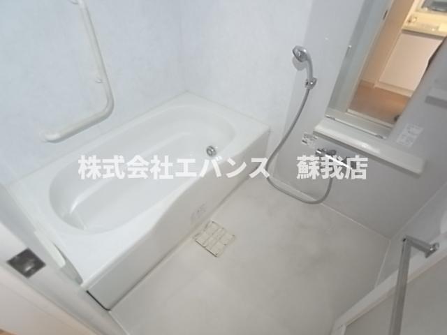 バス・シャワールーム　落ち着いた空間のお風呂です