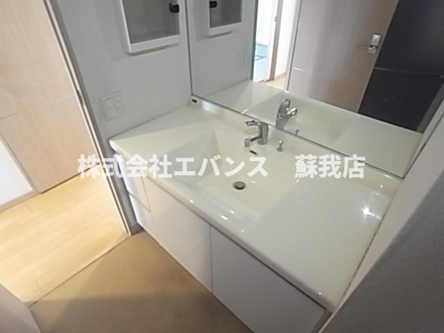 洗面設備　独立洗面台です